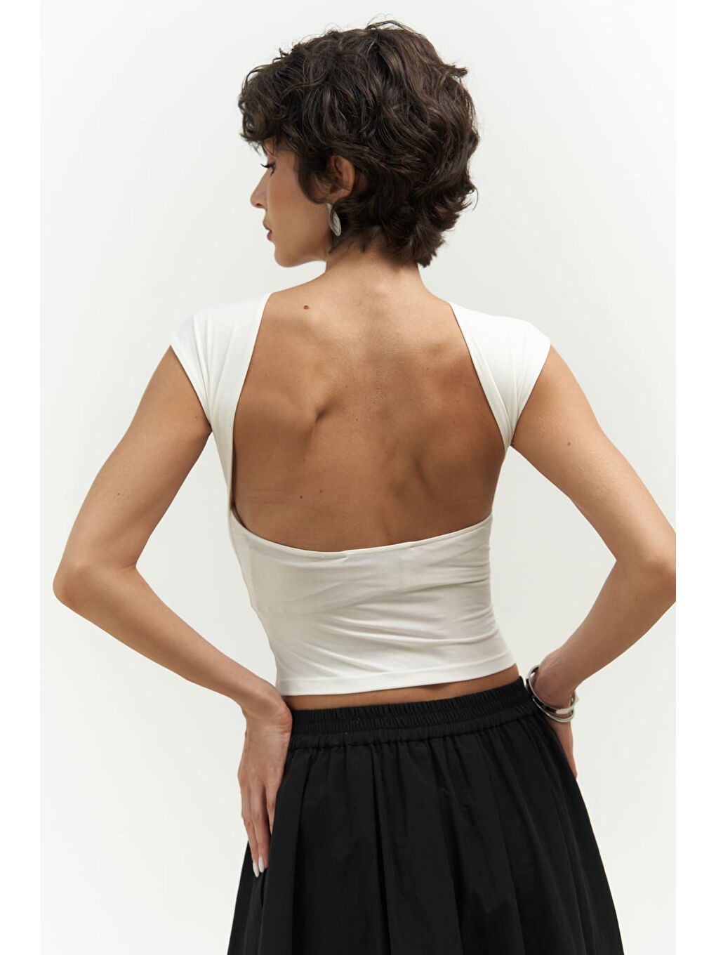 Nives Sırt Dekolteli Beyaz Crop Bluz-2