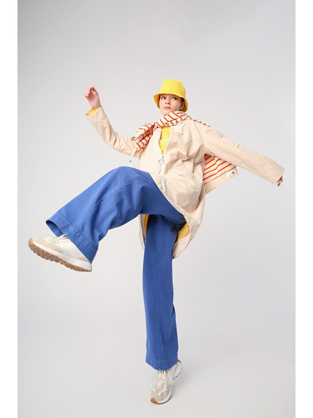 Açık Bej Kapüşonlu Bağcık Detaylı Fermuarlı Trençkot