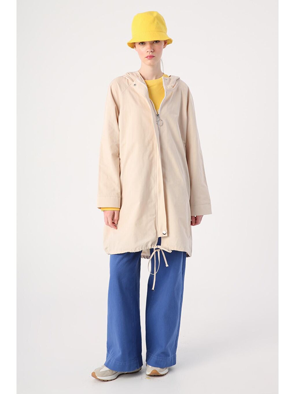 Açık Bej Kapüşonlu Bağcık Detaylı Fermuarlı Trençkot-1