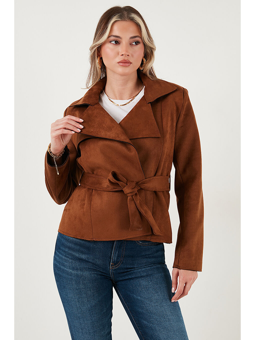 Kahverengi Regular Fit Kruvaze Yaka Kuşaklı Süet Dokulu Ceket 6839640-5