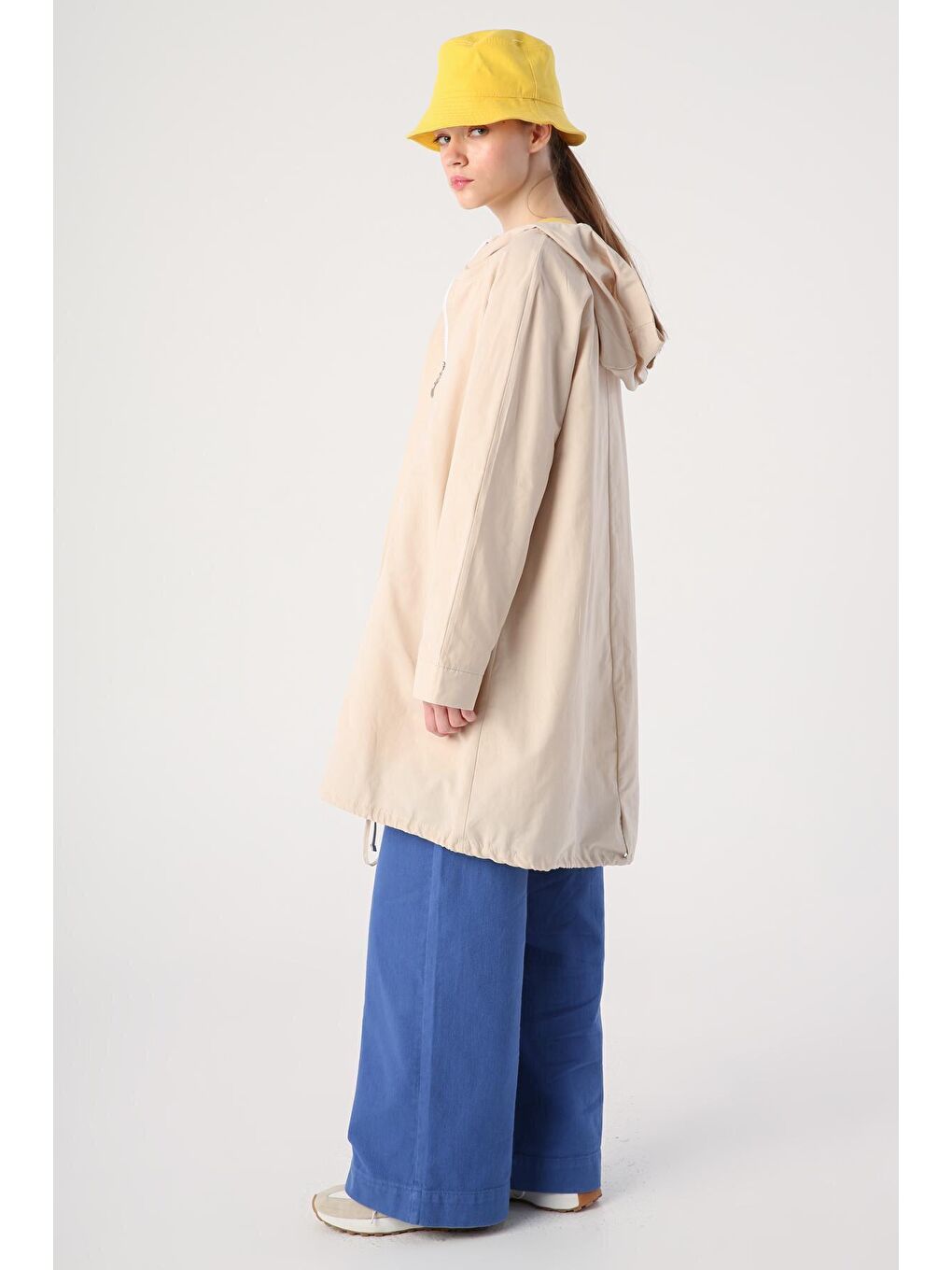 Açık Bej Kapüşonlu Bağcık Detaylı Fermuarlı Trençkot-3