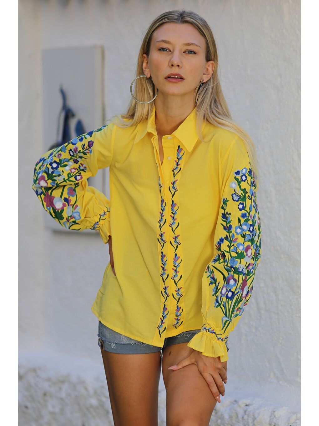 Chiccy Sari Sarı Gömlek Yaka Balon Kol Düğmeli Yaka Ve Kol Nakışlı Dokuma Casual Bluz - 4