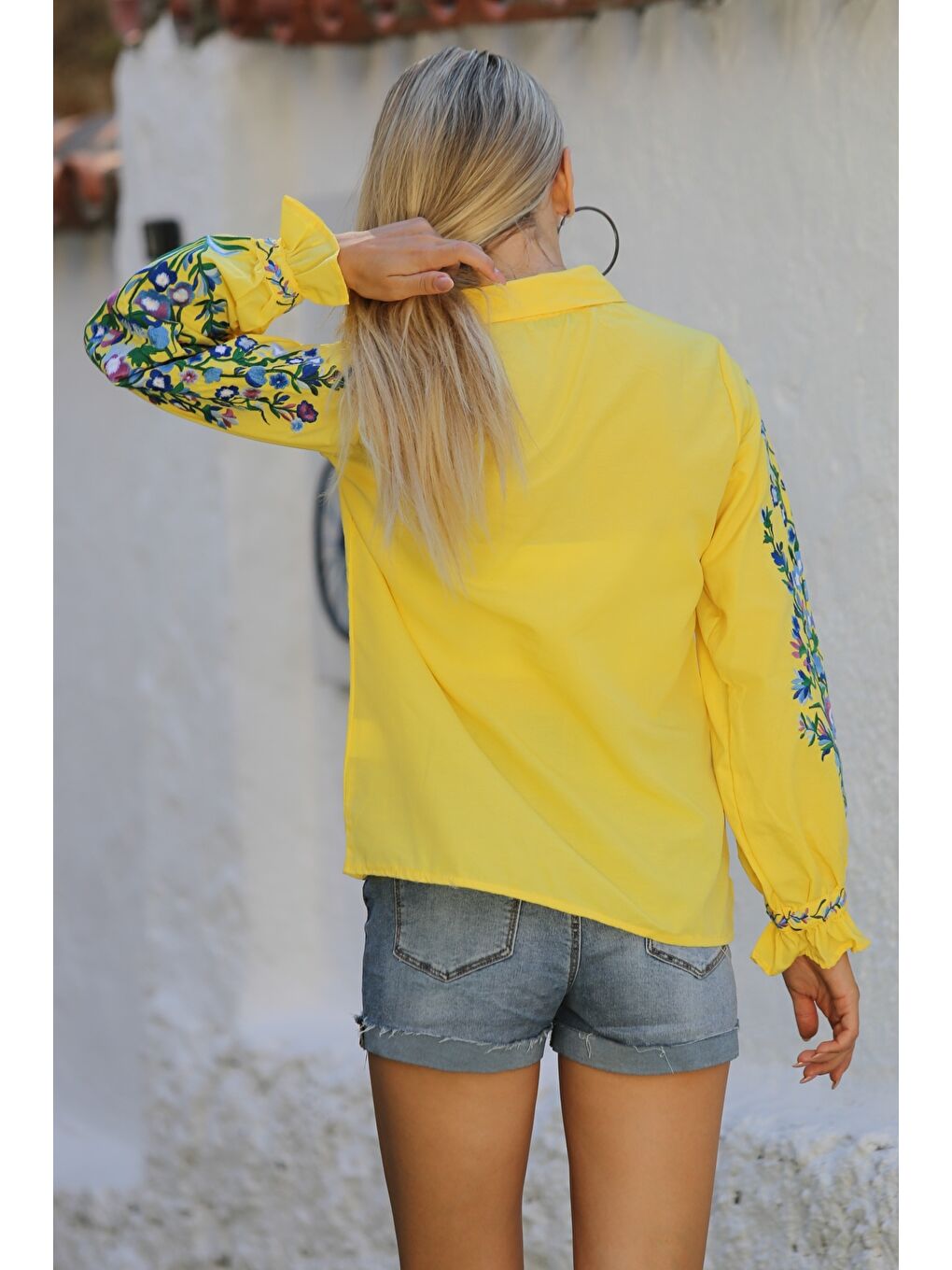 Chiccy Sari Sarı Gömlek Yaka Balon Kol Düğmeli Yaka Ve Kol Nakışlı Dokuma Casual Bluz - 7