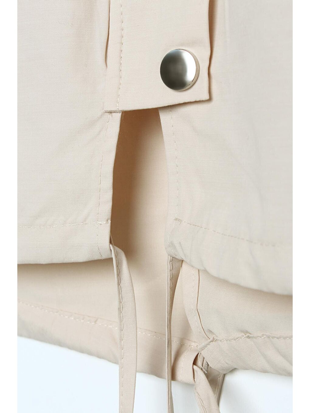 Açık Bej Kapüşonlu Bağcık Detaylı Fermuarlı Trençkot-4