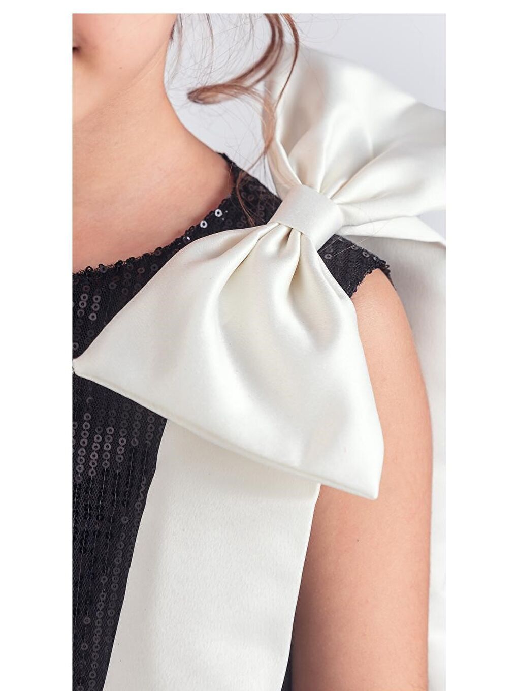 Siyah Yaka Fiyonk Işıltılı Pul Payet Kumaş Kız Çocuk Abiye Elbise M00702-9