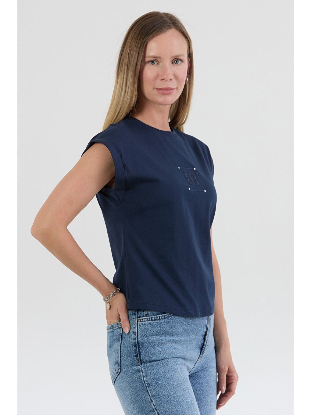 Lacivert B Harf Nakışlı Tişört-2