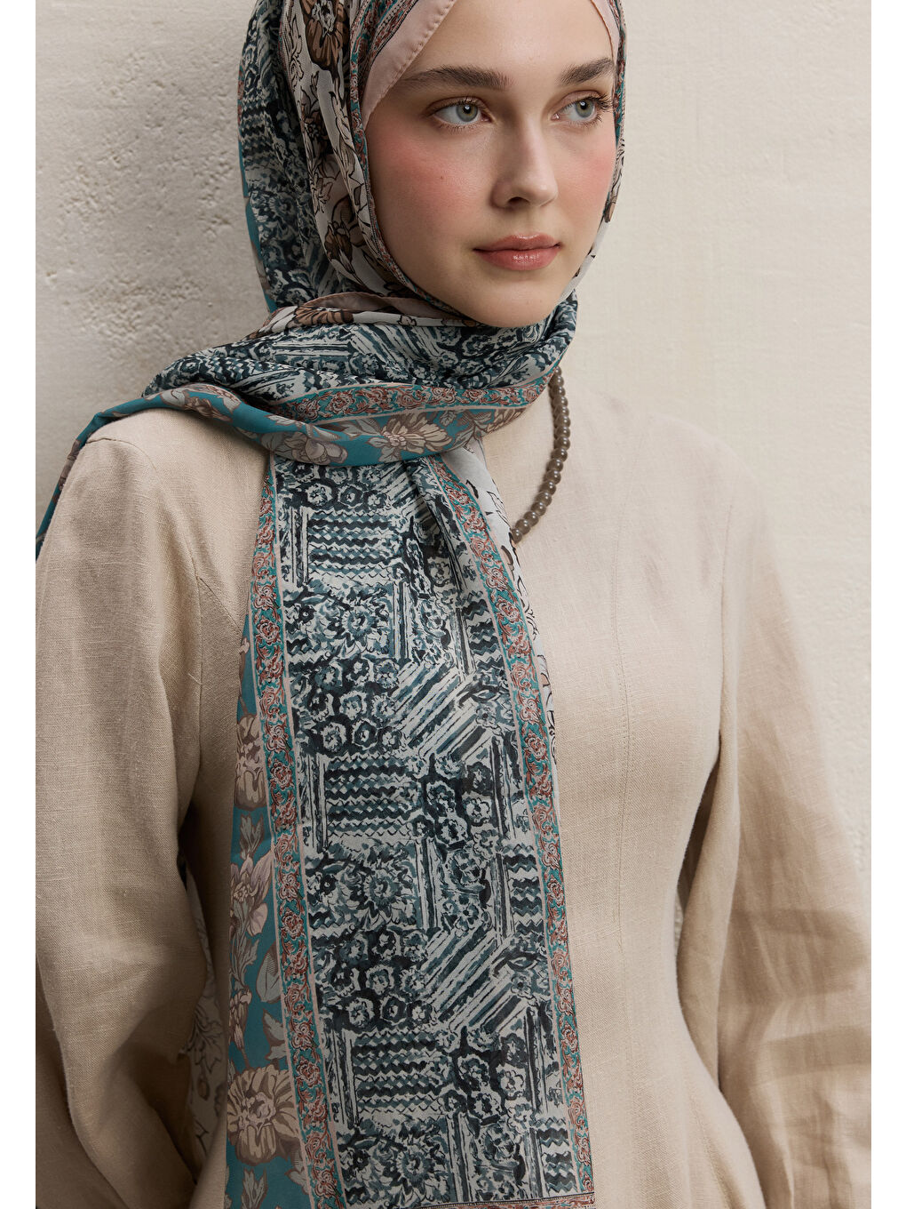 Adella Desen İpek Krep Şal Bej-1
