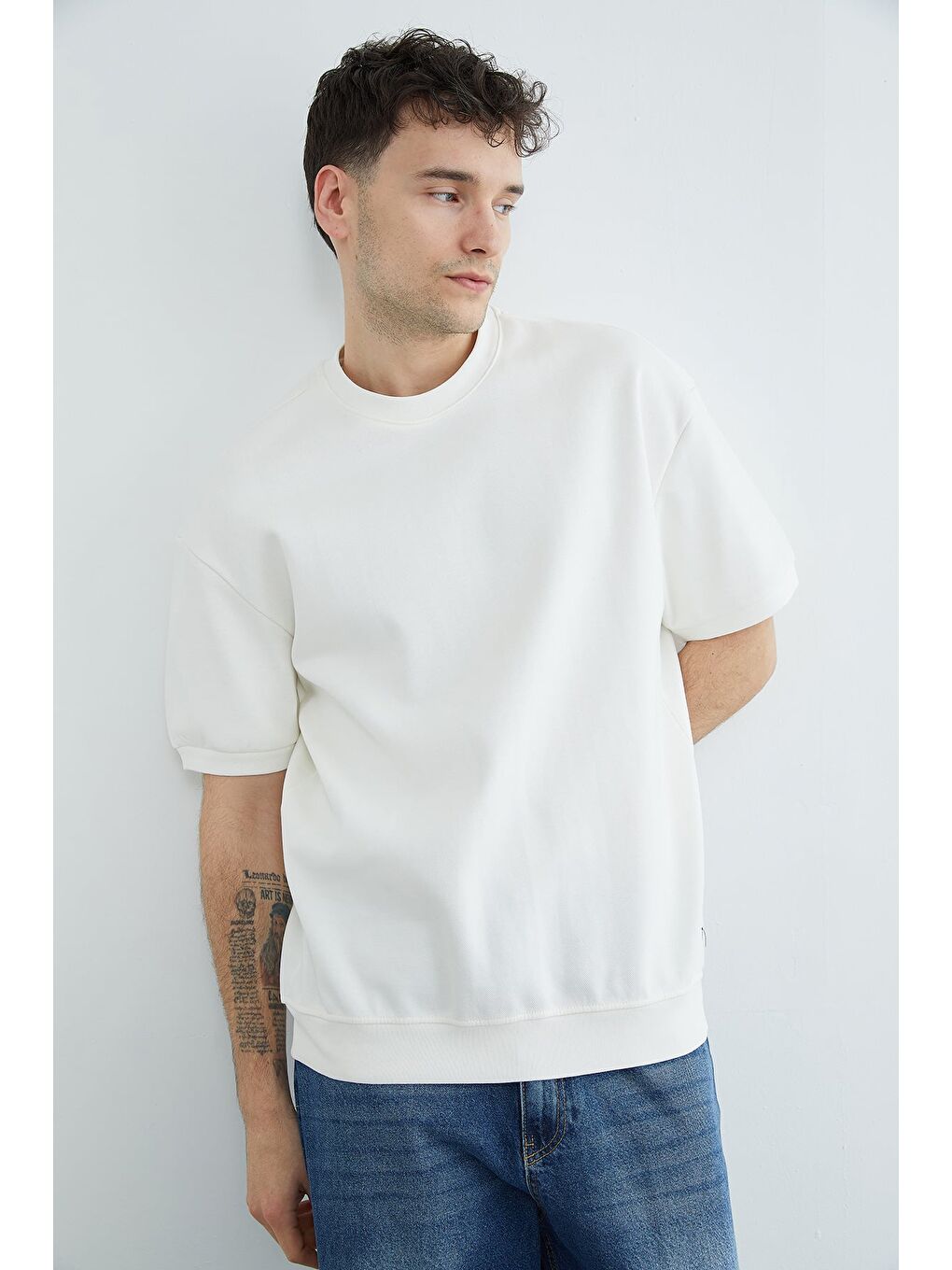 Beyaz Bisiklet Yaka Armalı Pike Tişört-1