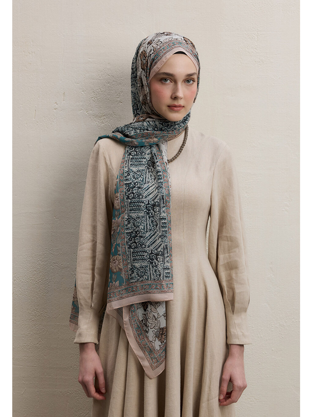 Adella Desen İpek Krep Şal Bej-2