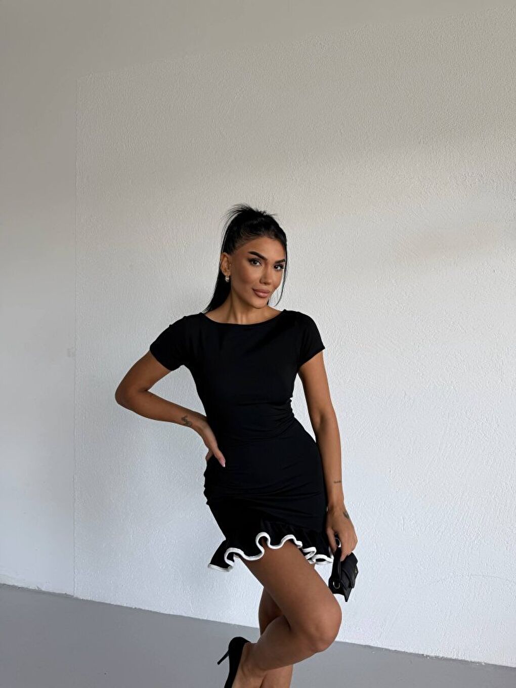 Siyah Kadın Kayık Yaka Kısa Kollu Eteği Olan Detay Dalgıç Kumaş Mini Elbise-2