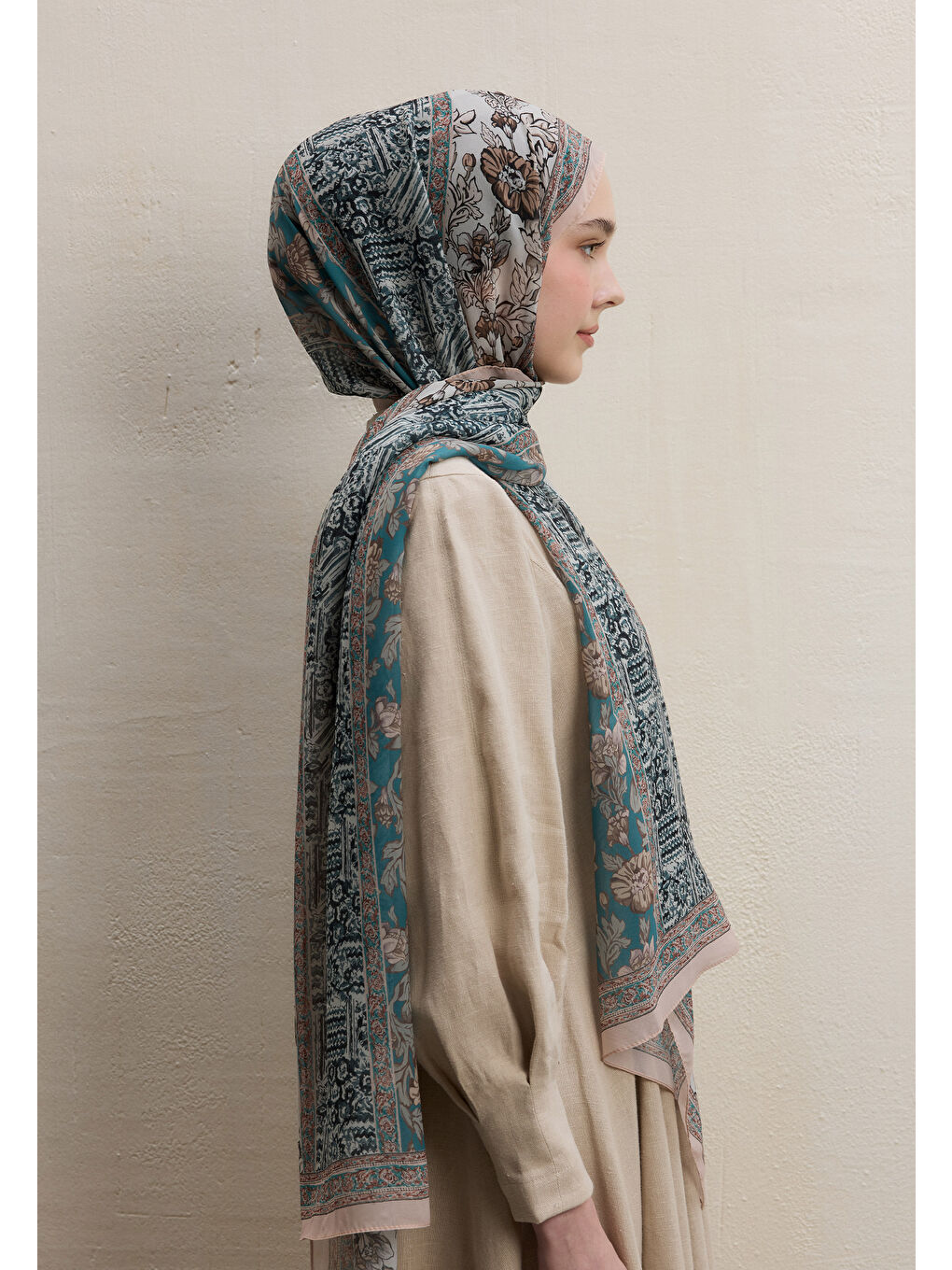 Adella Desen İpek Krep Şal Bej-3