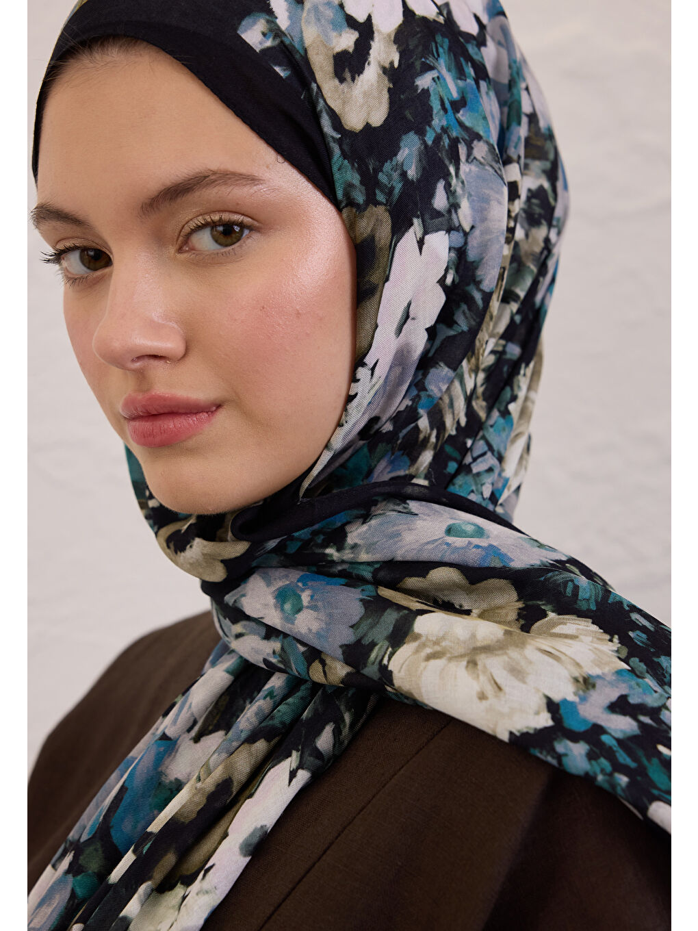 Beauty Blossom Desen Rami Şal Siyah-3