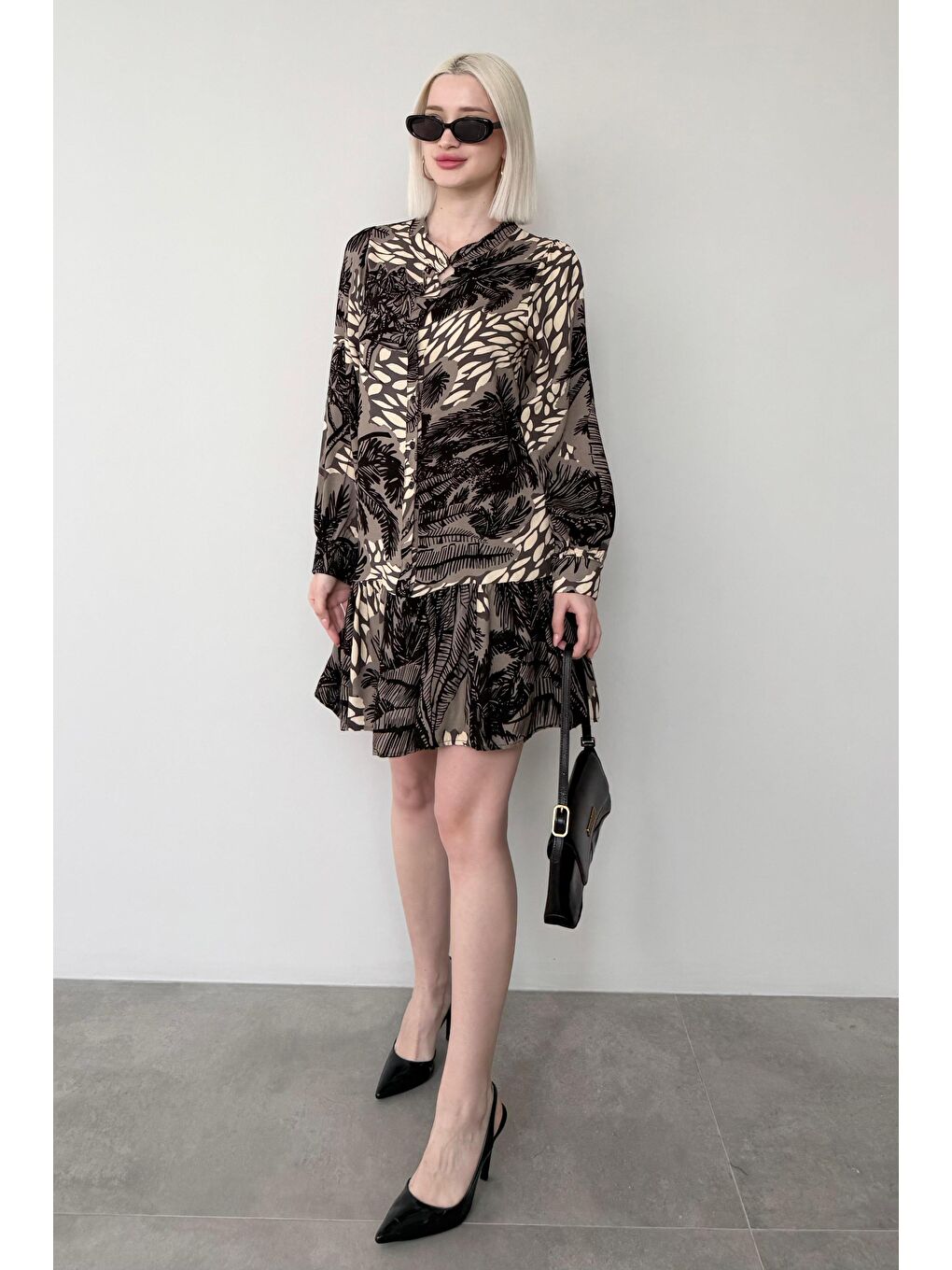 Bej Vizon Desenli Düğmeli Kısa Kadın Elbise Mg2432