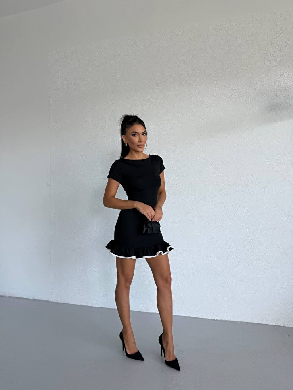 Siyah Kadın Kayık Yaka Kısa Kollu Eteği Olan Detay Dalgıç Kumaş Mini Elbise-4