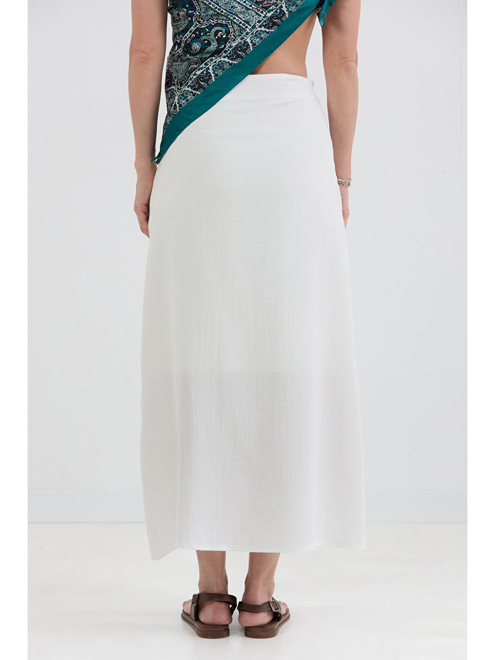 Beyaz Önü Büzgülü Yırtmaçlı Fermuarlı Etek-2