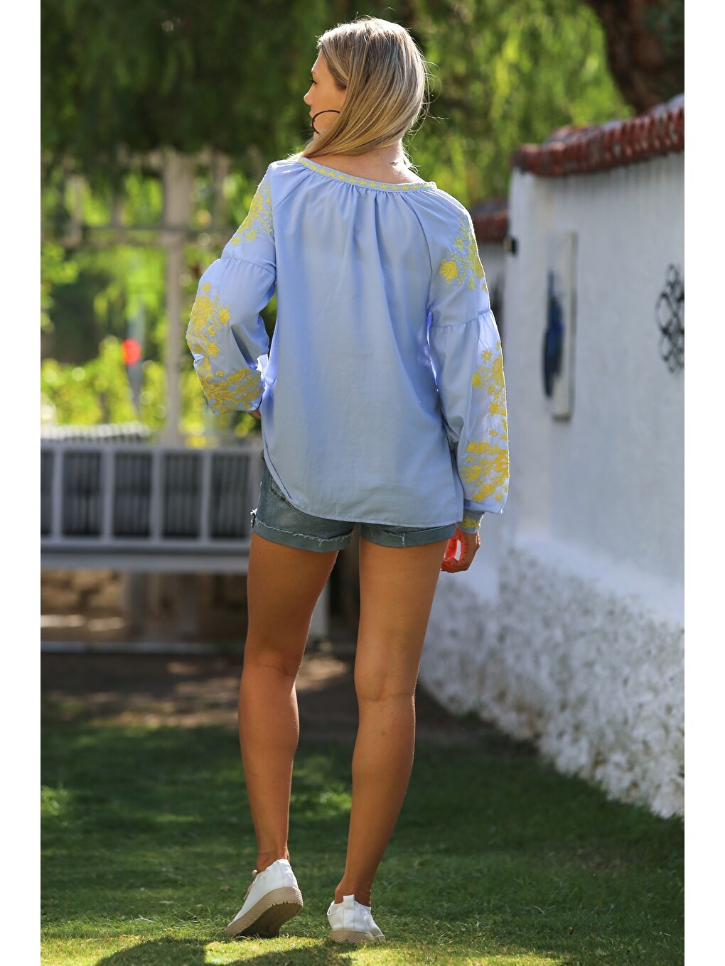 Açık Mavi Boyundan Bağlamalı Balon Kol Yaka Ve Kol Nakışlı Dokuma Casual Bluz-7