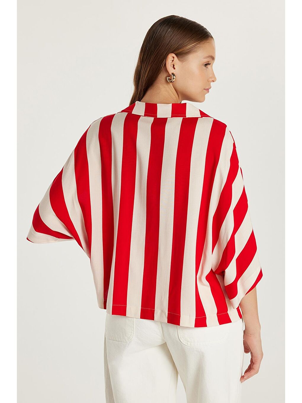 Karışık Kadın Standart Fit Viskon V Yaka Çizgili Gömlek-4