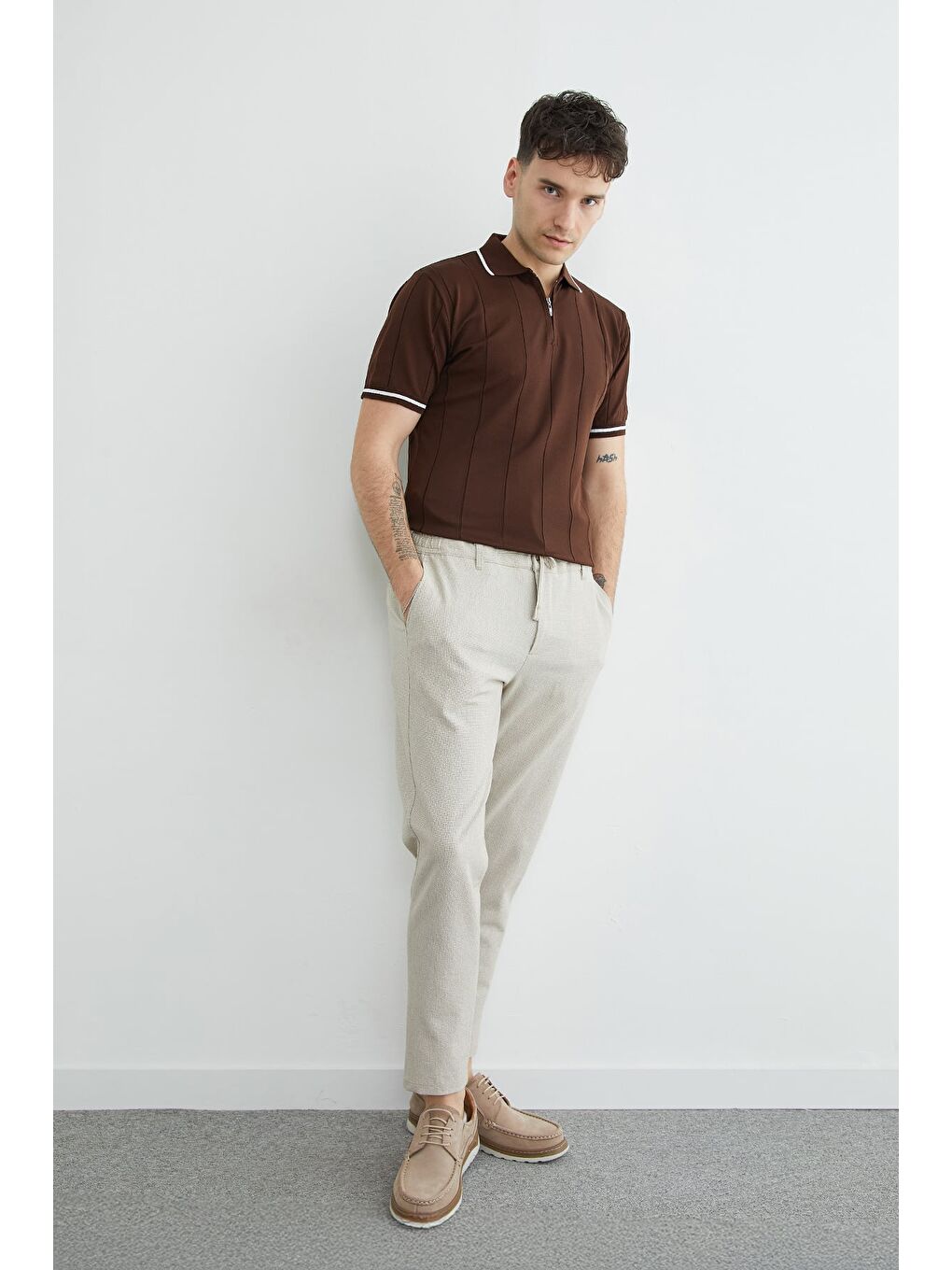 Kahverengi Yarım Fermuarlı Çizgili Triko Tişört-3