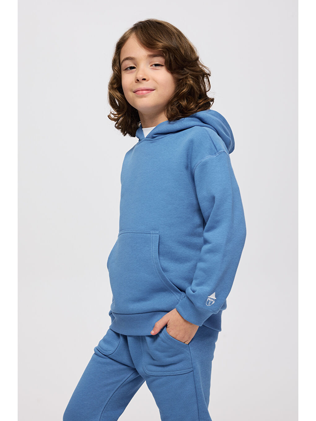 Erkek Çocuk Kapüşonlu Nakışlı Kanguru Cepli Kontrast Dikiş Detaylı Mavi Sweatshirt-2