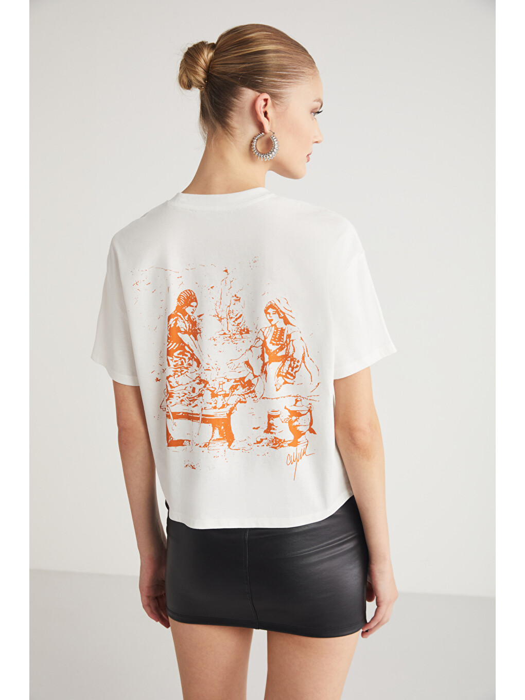 Fına Kadın Sırt Baskı Detaylı Regular Fit Bisiklet Yakalı %100 Organik Pamuklu Ekru T-shirt
