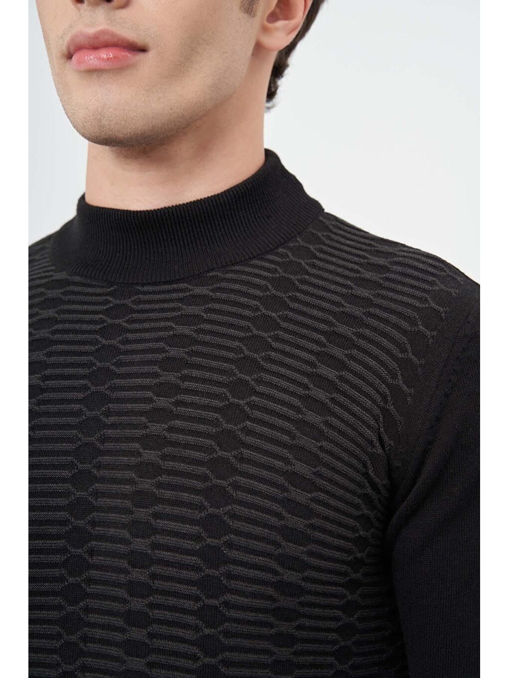 Siyah Uzun Kol Kendinden Desenli Örme Yarım Balıkçı Yaka Classic Comfort Fit Triko 1012245157-3