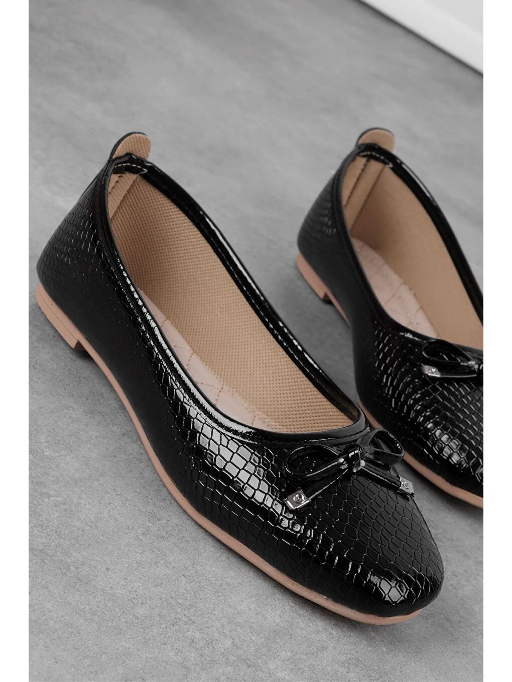 Siyah Xena Fiyonklu Parlak Rugan Kadın Babet Ofis Ayakkabısı Ev Babeti-2