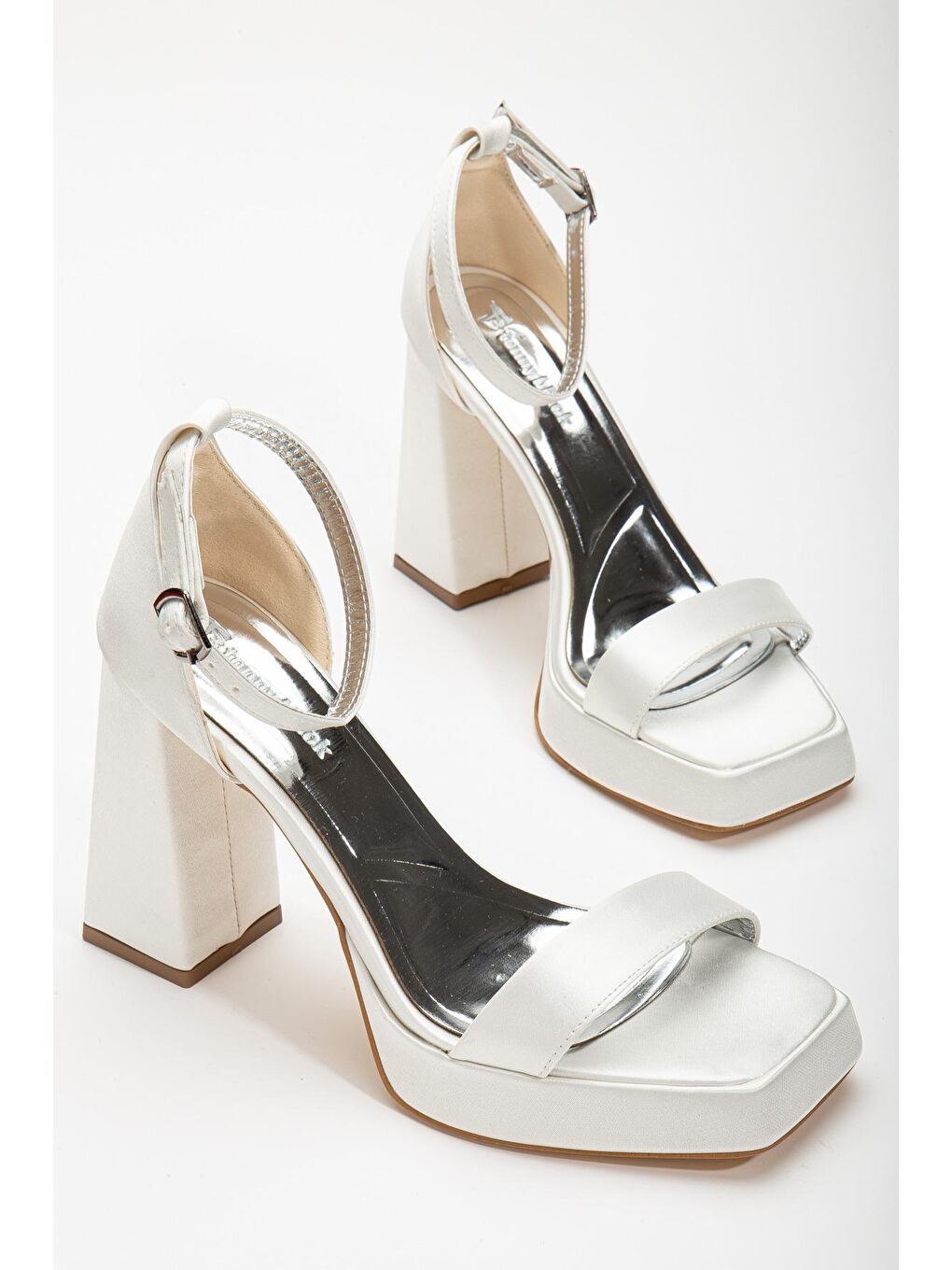 Kadın Beyaz Saten Bilekten Bağlamalı Tek Bantlı Saten Platform Topuklu Ayakkabı