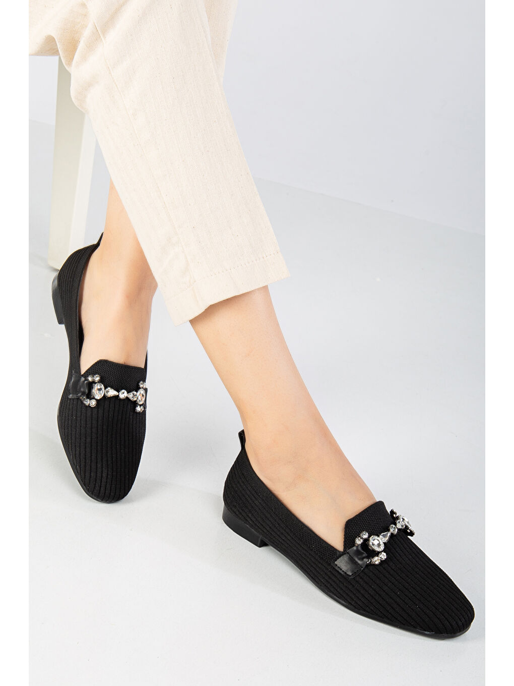 Kadın Siyah Önü Toka Detaylı Triko Babet