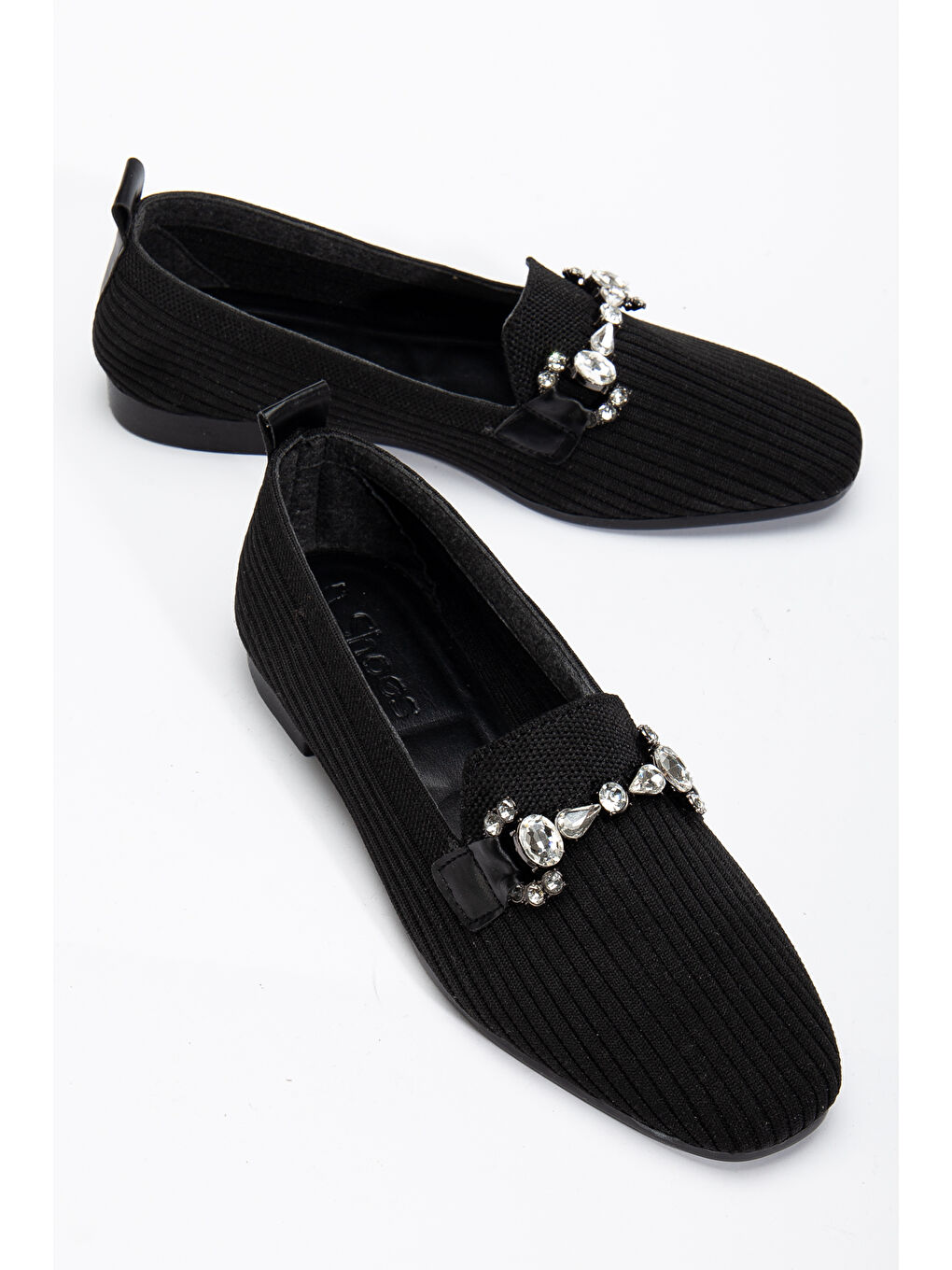 Kadın Siyah Önü Toka Detaylı Triko Babet-1