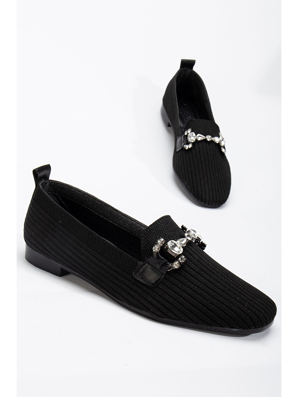 Kadın Siyah Önü Toka Detaylı Triko Babet-2