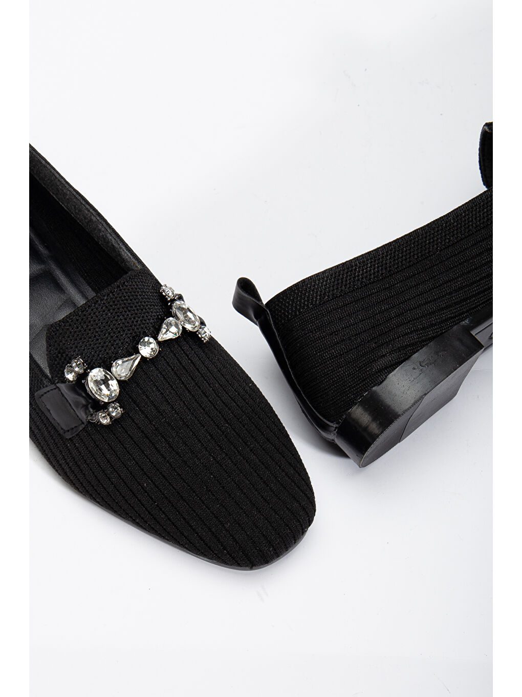 Kadın Siyah Önü Toka Detaylı Triko Babet-3