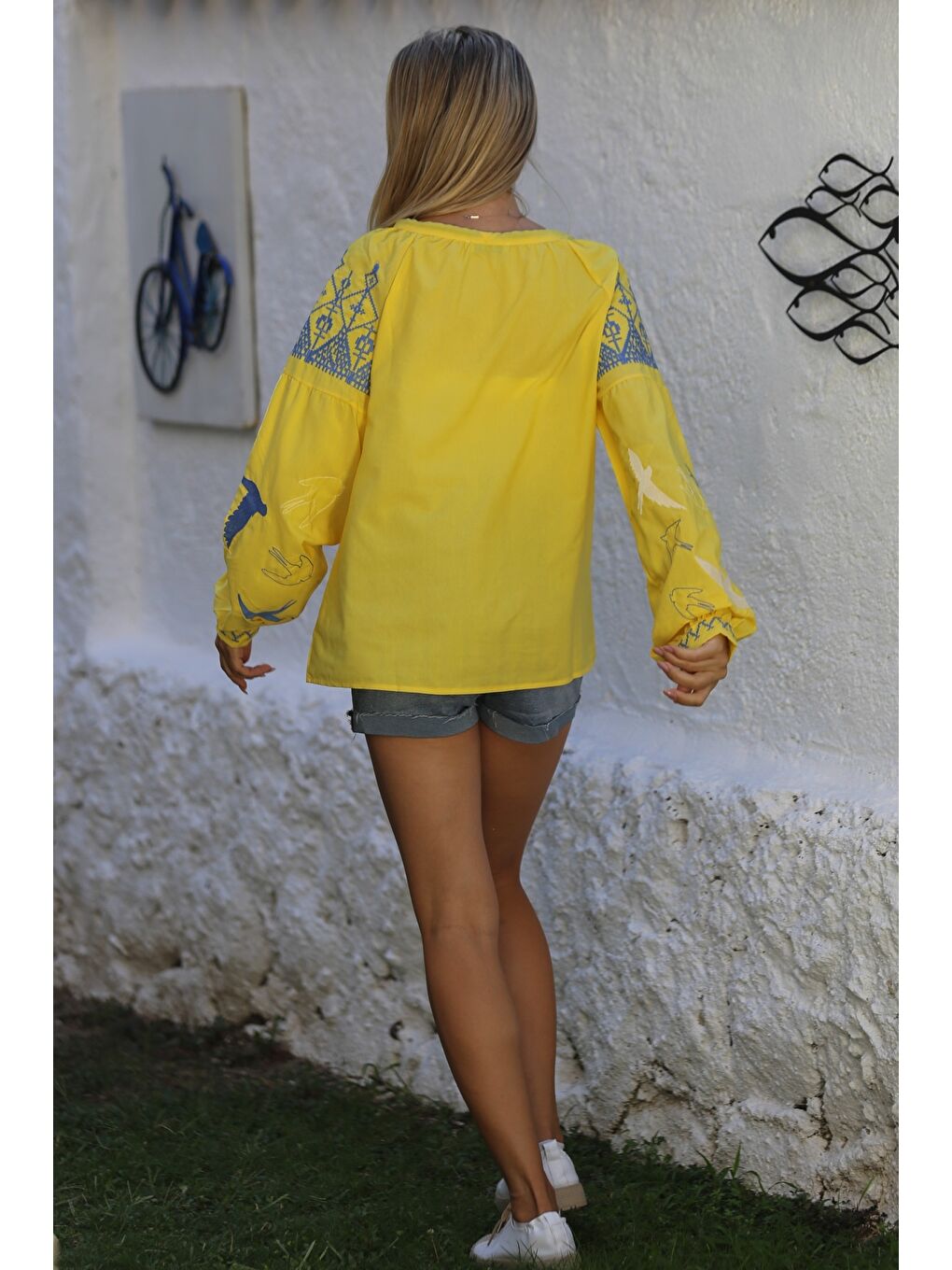 Sarı Boyundan Bağlamalı Balon Kol Yaka Ve Kol Nakışlı Dokuma Casual Bluz-7