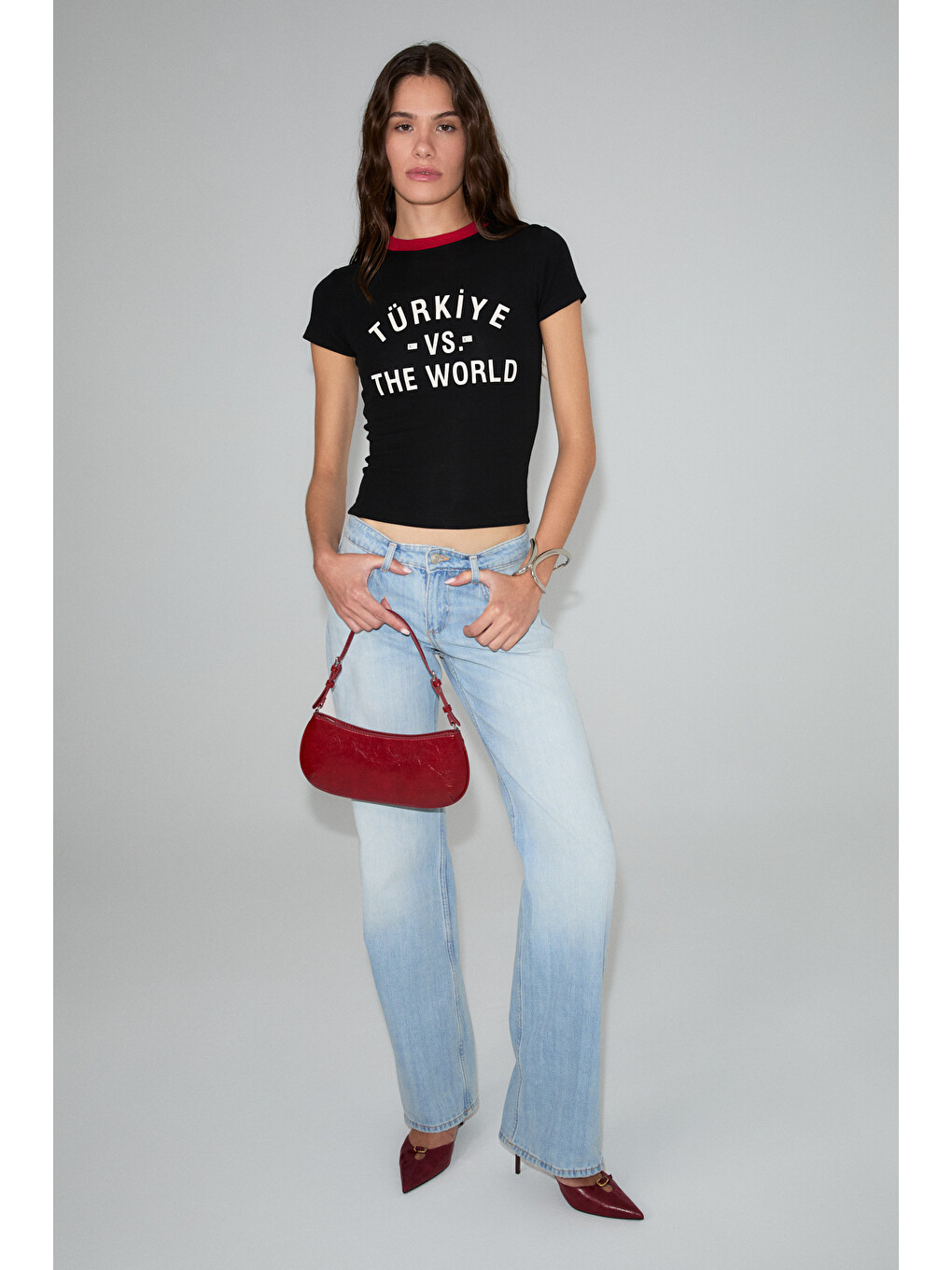 Almıla Kadın Yumuşak Ve Esnek Kumaşlı Organik Pamuklu Dünya Kupasına Özel Baskılı Siyah T-shirt-3
