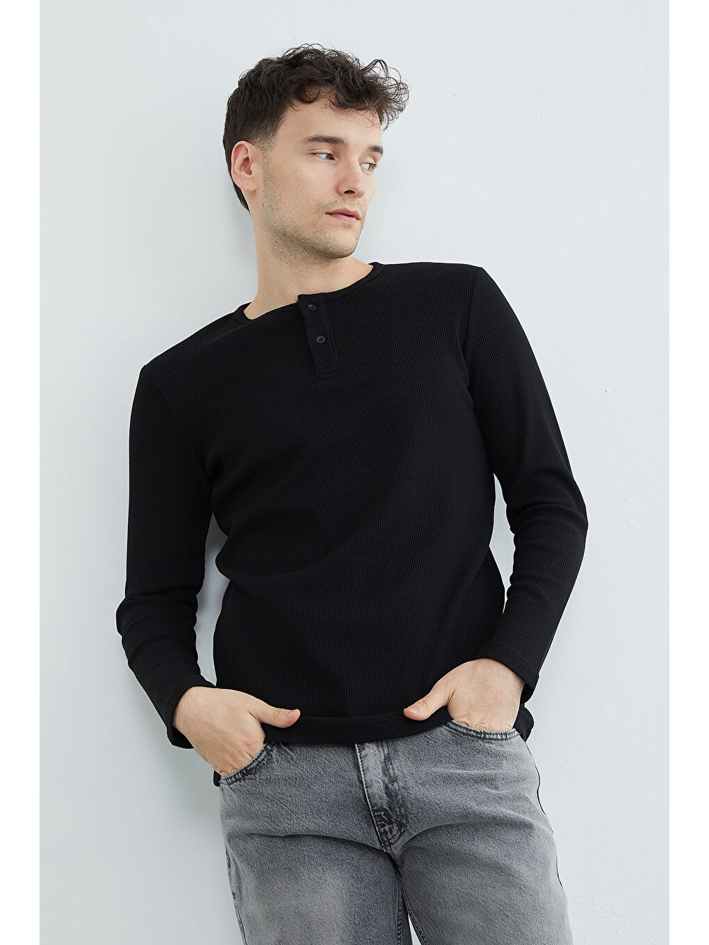 Siyah Petek Kumaş Yarım Düğmeli Sweatshirt-4