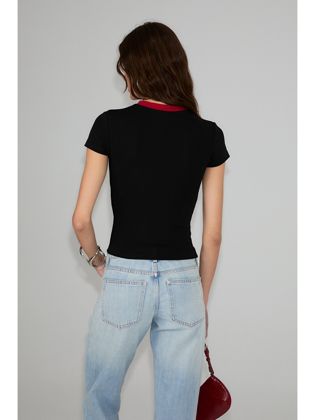 Almıla Kadın Yumuşak Ve Esnek Kumaşlı Organik Pamuklu Dünya Kupasına Özel Baskılı Siyah T-shirt-4