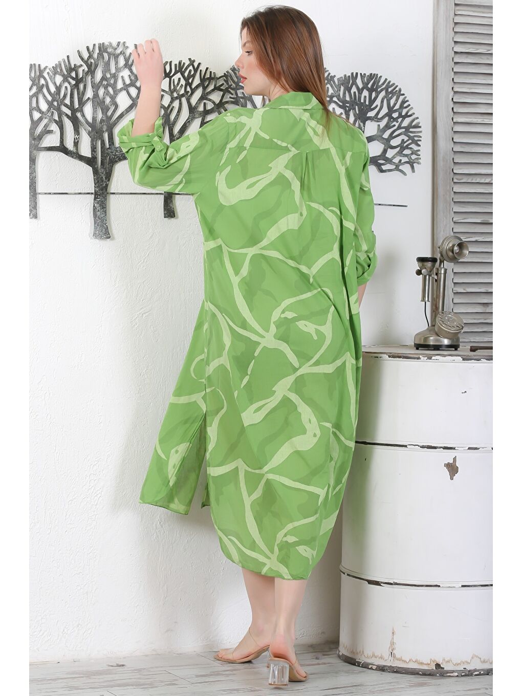 İtalyan Orman Yeşili Gömlek Yaka Düğmeli Uzun Kollu Cepli Pul Payetli Dokuma Yazlık Elbise 130 65-7