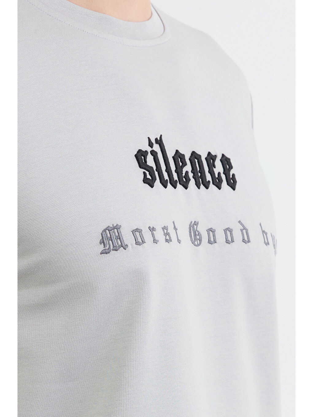 Gri Silence Nakışlı Bisiklet Yaka Tişört-4