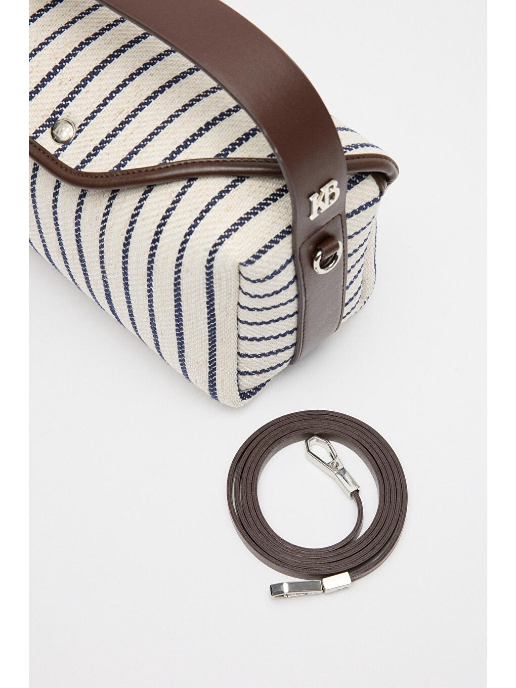 Beyaz Kanvas Deri Detaylı Kapaklı Çanta Çizgili-2