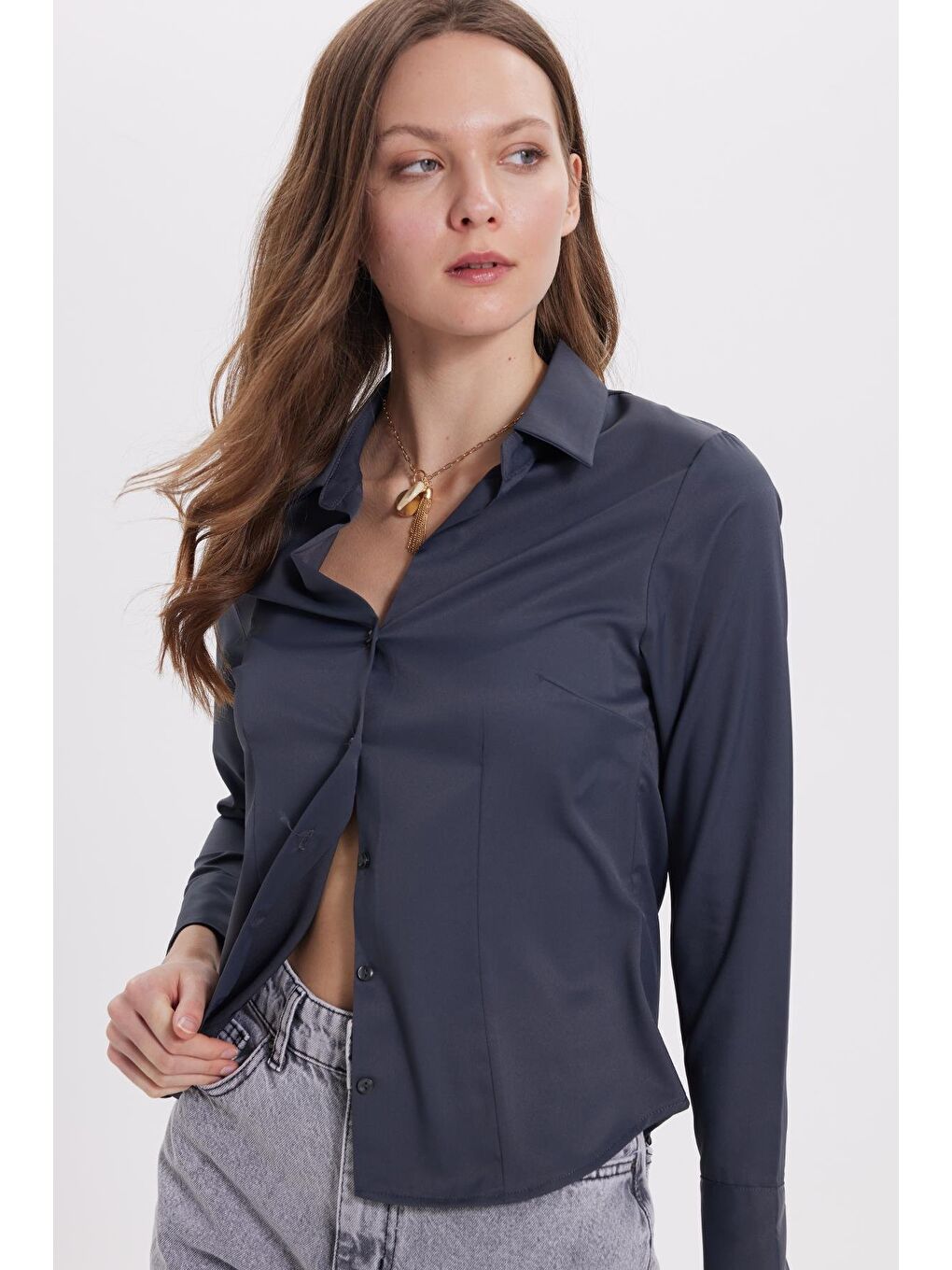 Kadın Slim Fit Dar Kesim Pensli Vucüda Oturan Klasik Yaka Uzun Kollu Elastanlı Antrasit Gömlek-1