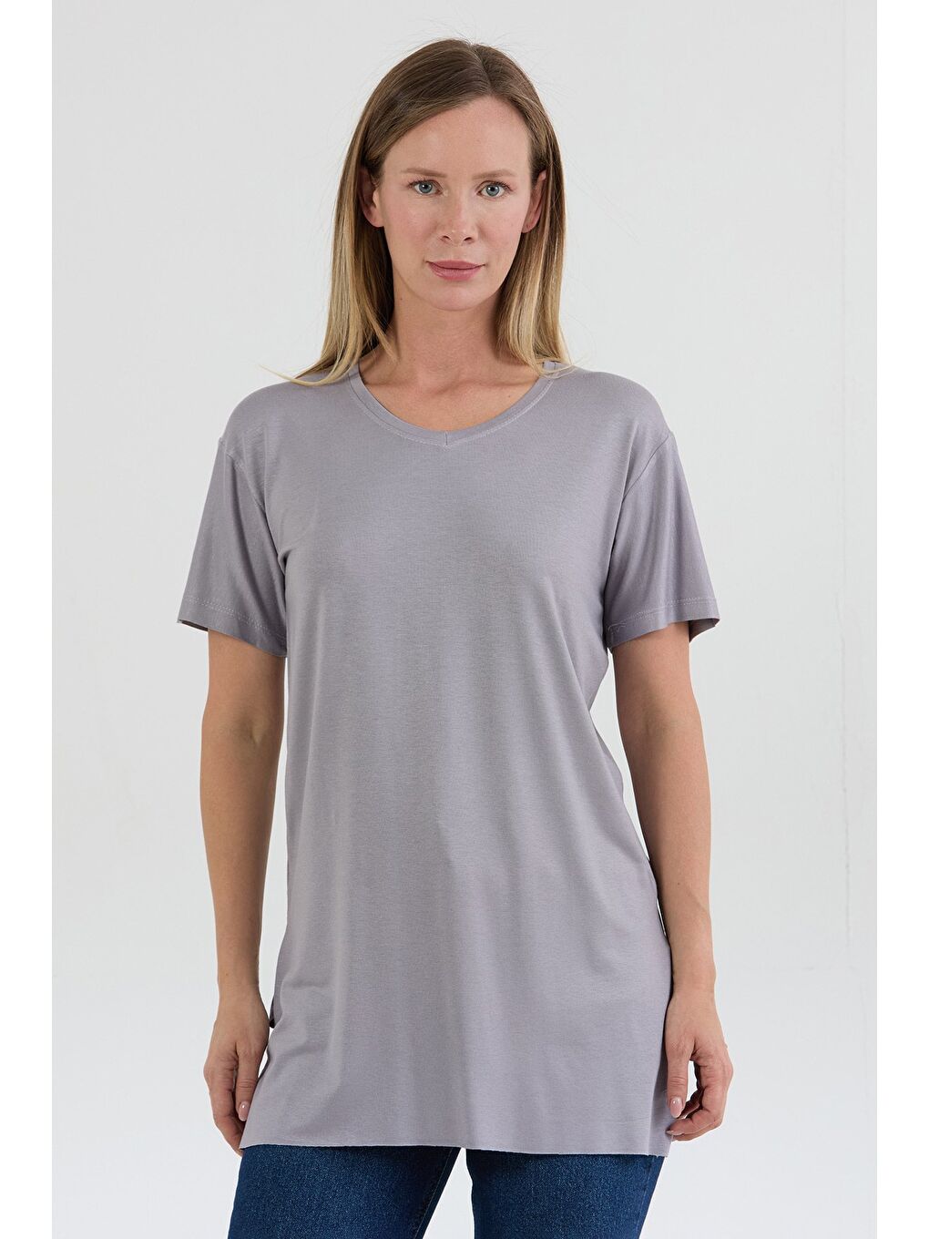 Gri Basic V Yaka Yanları Yırtmaçlı Elastanlı Salaş Tişört-1