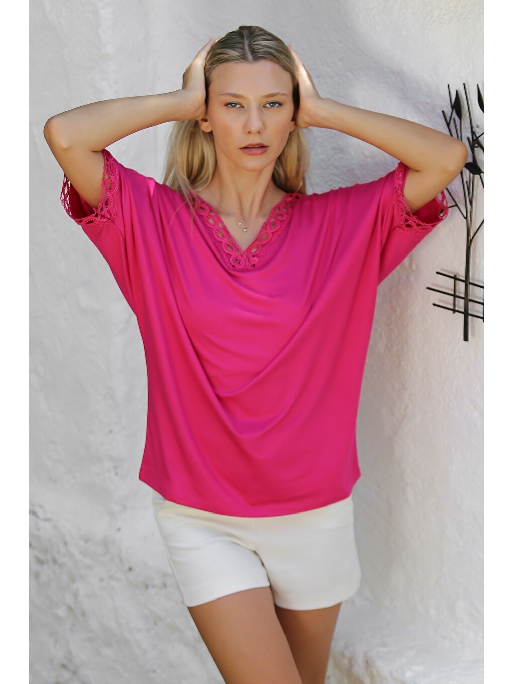 Pembe V Yaka Kısa Kol Yaka Ve Kol Ucu Dantelli Örme Casual Bluz-1