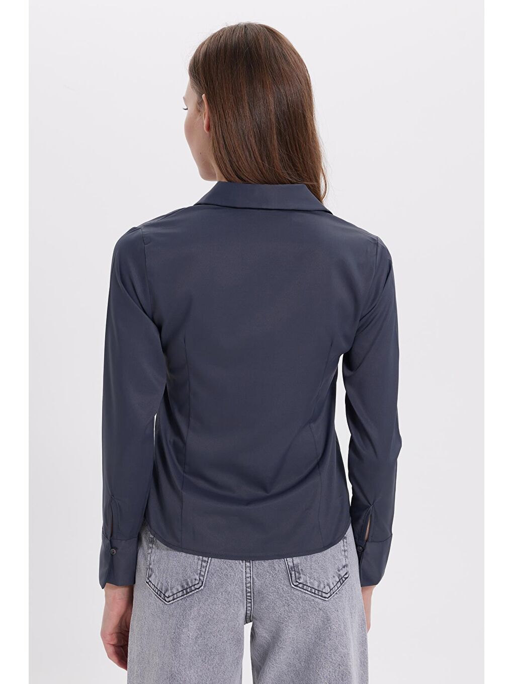 Kadın Slim Fit Dar Kesim Pensli Vucüda Oturan Klasik Yaka Uzun Kollu Elastanlı Antrasit Gömlek-6