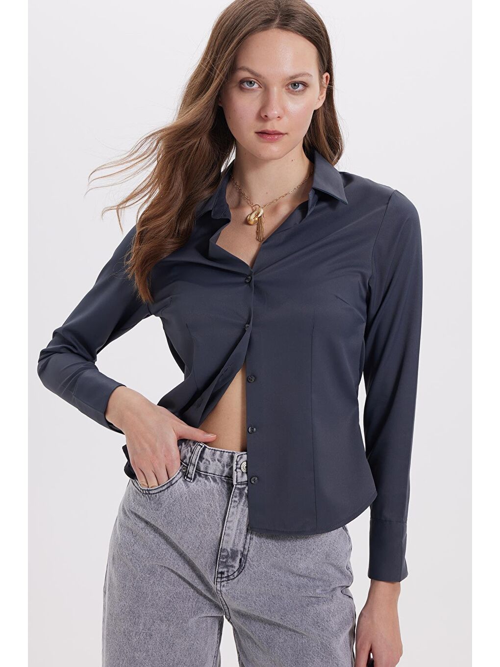 Kadın Slim Fit Dar Kesim Pensli Vucüda Oturan Klasik Yaka Uzun Kollu Elastanlı Antrasit Gömlek-7