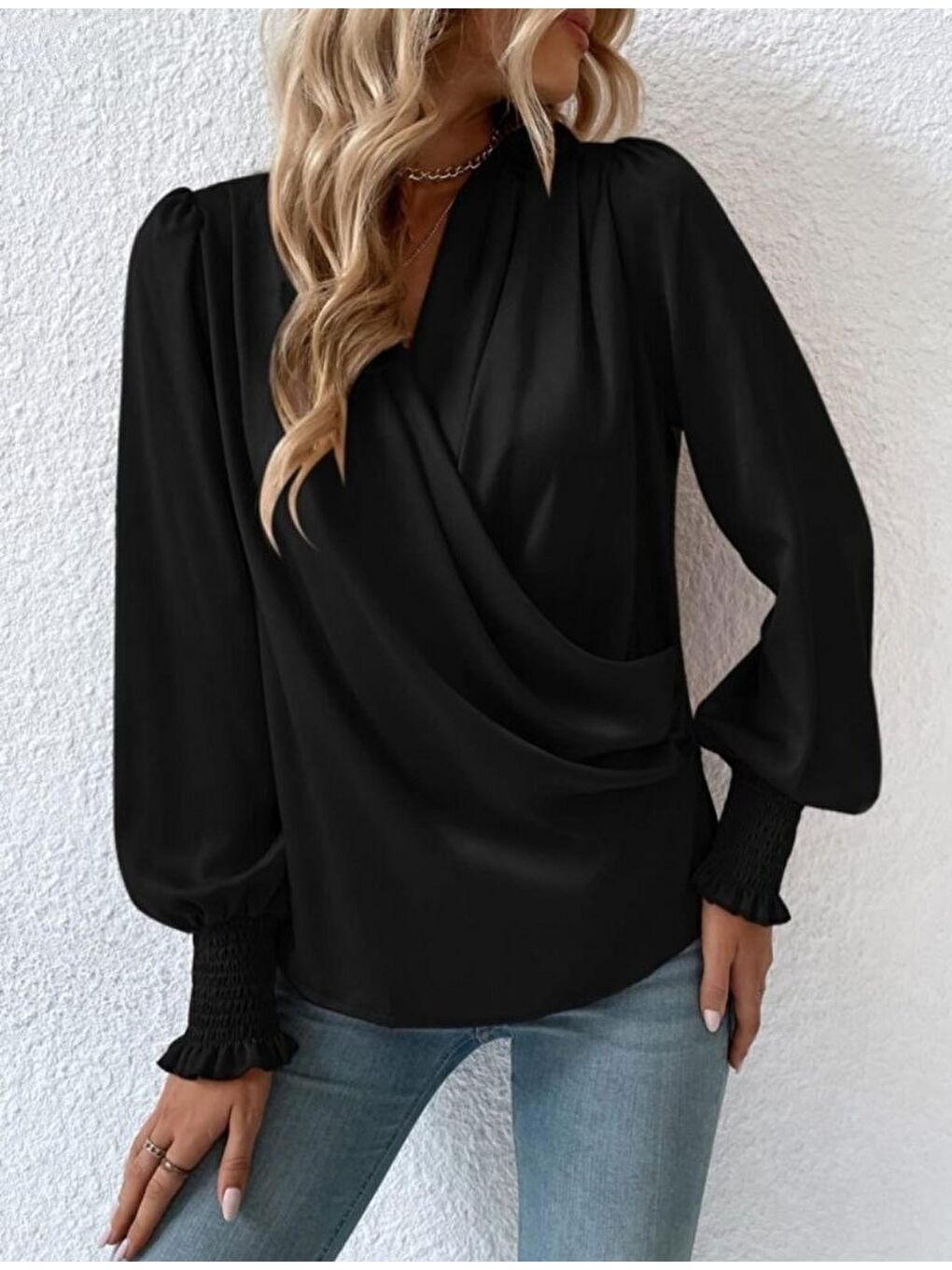 Siyah Kadın Uzun Kollu Dökümlü Kruvaze Yaka Kol Ucu Gipeli Sandy Bluz-2