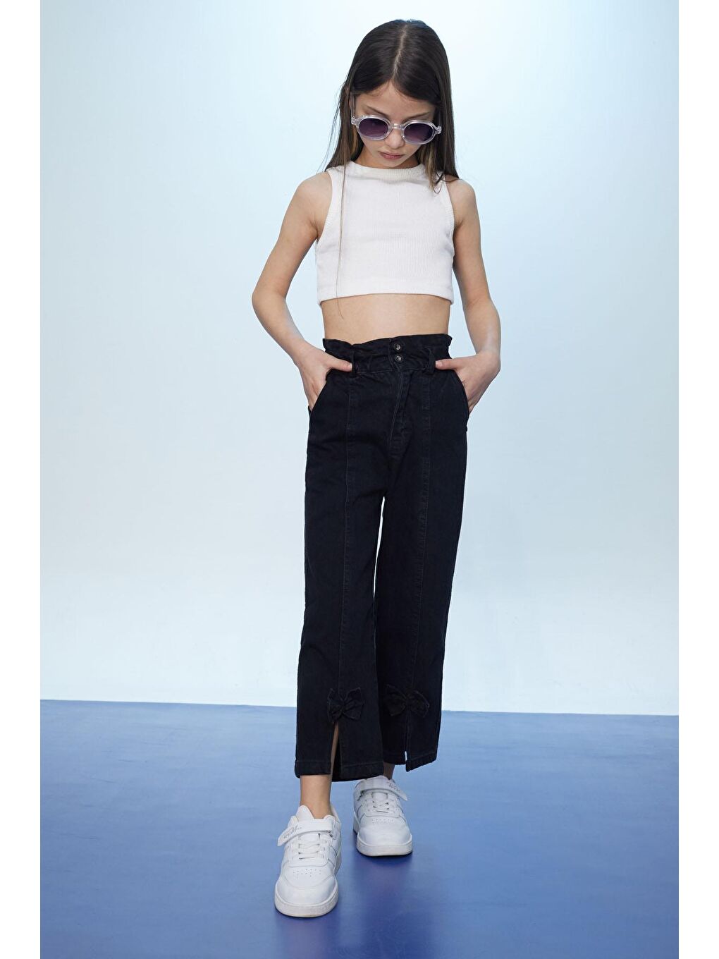 Siyah Yüksek Bel Yırtmaçlı Paçası Fiyonklu Kız Çocuk Jean Pantolon 18364-1