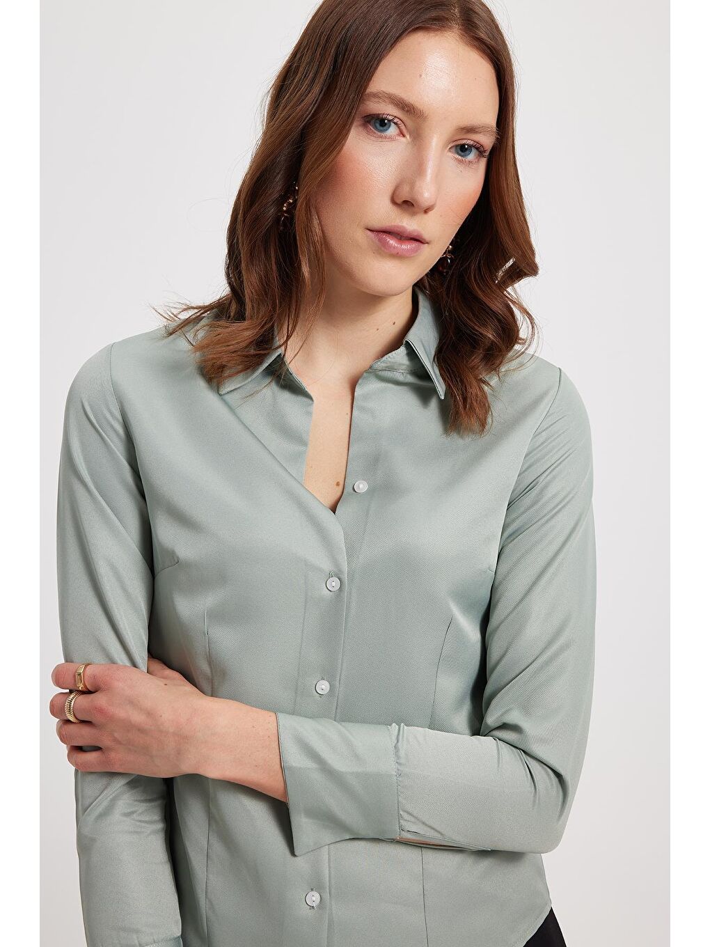 Yeşil Kadın Slim Fit Dar Kesim Pensli Vucüda Oturan Klasik Yaka Uzun Kollu Elastanlı Mint Renk Gömlek