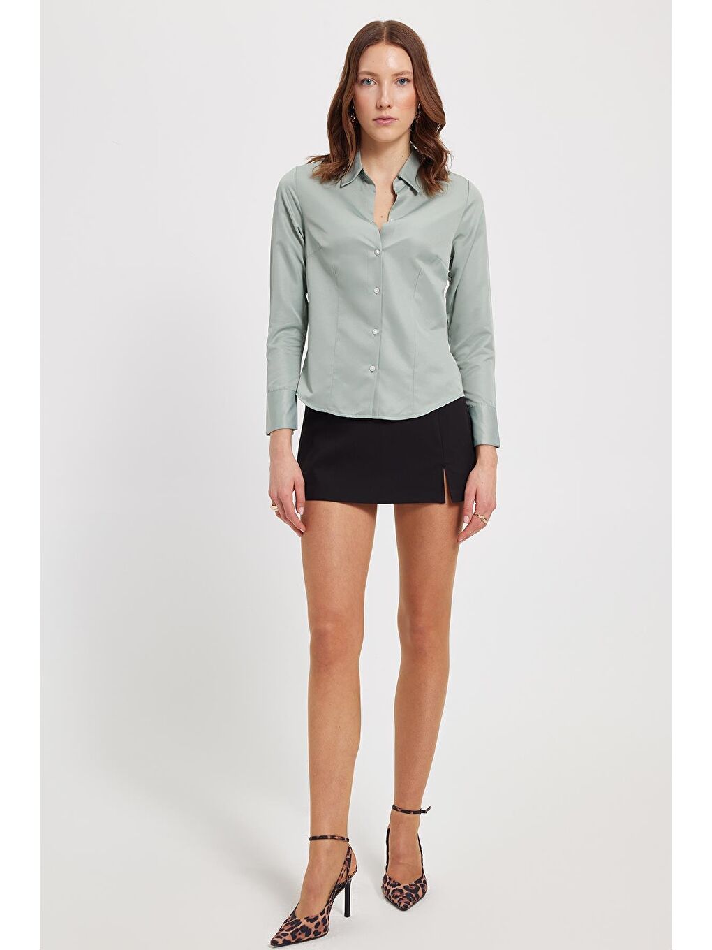 Yeşil Kadın Slim Fit Dar Kesim Pensli Vucüda Oturan Klasik Yaka Uzun Kollu Elastanlı Mint Renk Gömlek-2