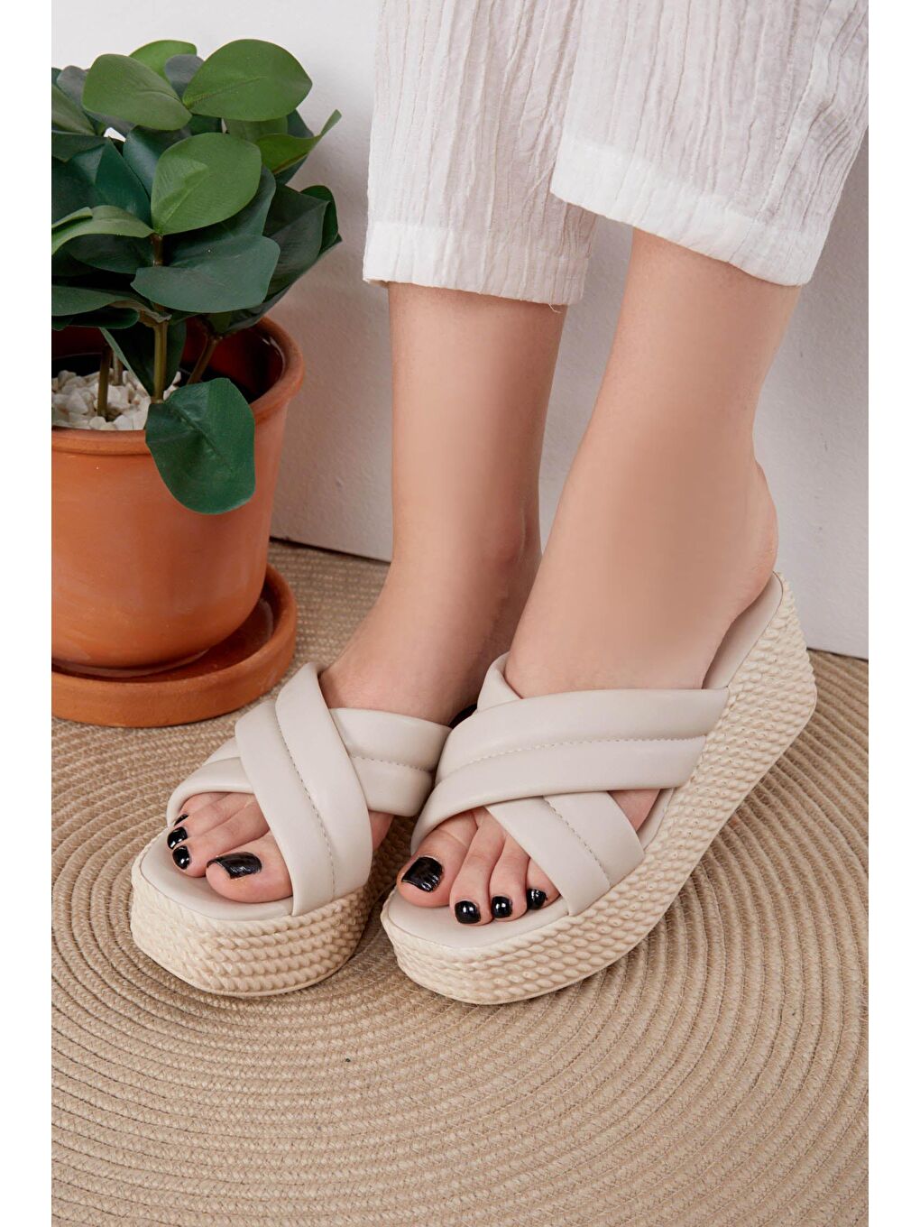 Kadın Bej Dolgu Topuk Hasır Terlik - 25723