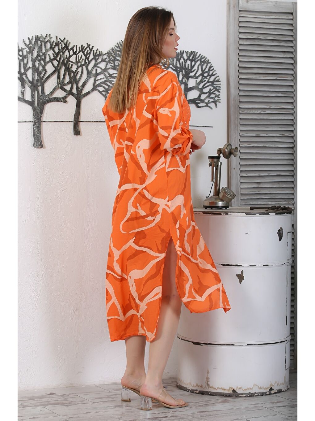 İtalyan Turuncu Gömlek Yaka Düğmeli Uzun Kollu Cepli Pul Payetli Dokuma Yazlık Elbise 130 65-6