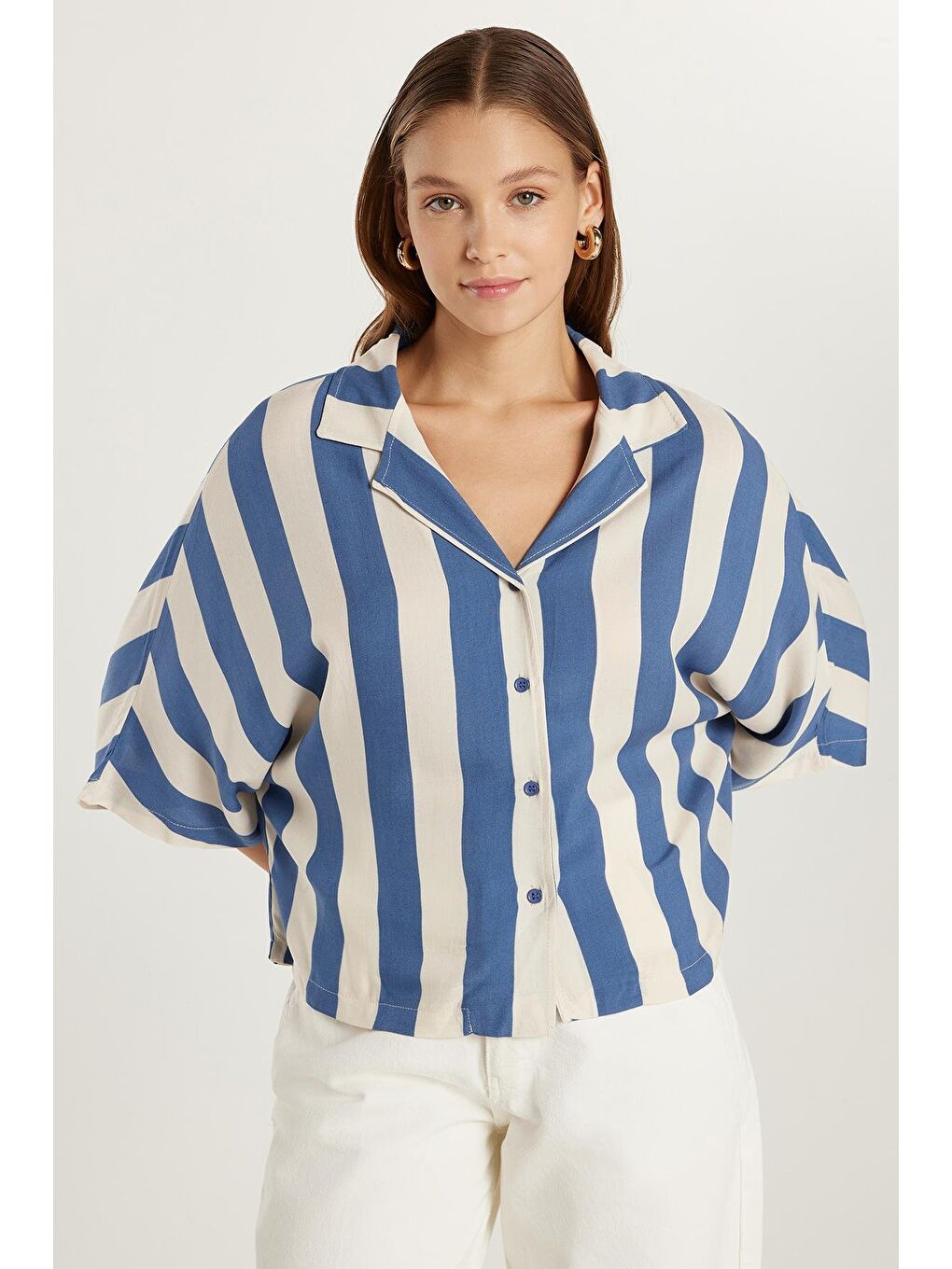 Karışık Kadın Standart Fit Viskon V Yaka Çizgili Gömlek-3